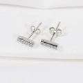 Orecchini a barra in argento S925 minimalisti con cinque cristalli lucenti incastonati - Oro Bianco