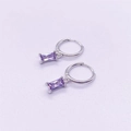 Detalle de pendientes de aro de plata S925 con colgantes rectangulares de circonita lila - Plata de Ley S925 Completa / Plata-Zirconia Violeta