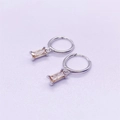 Detalle de pendientes de plata S925 con piedras de circonita rectangulares champán - Plata de Ley S925 Completa / Color Platino - Zirconia Champaña