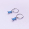 Detalle de pendientes colgantes de plata con dos gemas rectangulares azul claro - Plata de Ley S925 Completa / Color Platino - Piedra Azul Turquesa