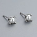 Eleganti orecchini a lobo in argento S925 con perle bianche e montatura a corona - Argento 925 / Oro Bianco