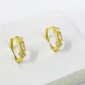 Eleganti orecchini a cerchio in argento S925 dorato con tre pietre di zircone incastonate - Argento 925 / Oro