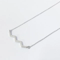 Halskette aus S925 Sterlingsilber mit wellenförmigem Anhänger und funkelnder Zirkonia - 925er Silber / Weißgold