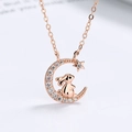 Collar de plata 925 oro rosa con colgante de conejo sentado en una media luna y estrella - Conejo del Zodiaco / Plata 925