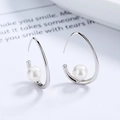 Boucles d'oreilles perles en argent 925 avec monture goutte d'eau minimaliste et élégante - Argent 925 / Or blanc