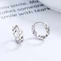 Orecchini a cerchio in argento sterling con cuori traforati e finitura lucida a specchio - Argento 925 / Oro Bianco