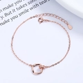 Elegante roségouden armband met in elkaar grijpende ringen en micro-diamantzetting - 925 zilver / Roségoud