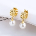 Pendientes de hoja dorada con perlas blancas colgantes en estilo minimalista 925 - Plata 925 / Oro/Par
