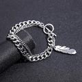 Bracciale a doppio strato in acciaio al titanio con ciondolo piuma e chiusura OT su base - Bracciale a Doppio Strato con Piume (S839-A)