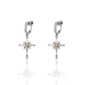 Silberne Kreuzohrringe mit klaren Zirkoniasteinen und goldfarbenem Sternakzent - Full Diamond Kreuz Ohrclip (X1141-B)