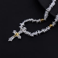 Collier à pendentif croix bicolore argent et or avec perles métalliques de style - Collier Croix Peace (L1130-B)