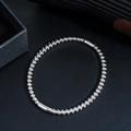 Bracciale a sfere d'argento lucido su pelle nera con dettaglio scatola regalo - Stile Perla Liscia (S421-B)