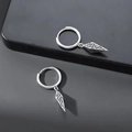 Vintage zilveren kegel oorbellen met zwarte geometrische stammenpatronen op een plateau - Kegel Textuur Stijl (X105-A)