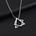 Collana minimalista in acciaio al titanio con ciondoli geometrici intrecciati - Stile Triangolo Geometrico (L166-A)