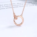 Collana Mobius in oro rosa con anelli intrecciati e incisione Fall in Love - Argento 925 / Donne Oro Rosa