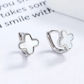Pendientes de trébol en plata S925 con nácar blanco incrustado en pequeños aros de clic - Plata 925 / Oro Blanco