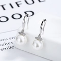 Eleganti orecchini lunghi in argento 925 con perle tonde e dettagli in zircone lucido - Argento 925 / Oro Bianco