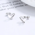 925 sterling zilveren holle hart oorknopjes met schroefsluiting op witte achtergrond - Hol Hart Schroefsluiting (A-31-19) / 925 zilver / Witgoud