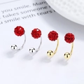Orecchini a C in argento S925 con sfere di cristallo rosso e sfere di metallo lucido - Oro Bianco/Paio / Strass Rosso