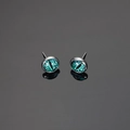 Boucles d'oreilles œil maléfique cyberpunk avec pupille verte et base en acier titane - Œil Vert (X363-A) / Mauvais Œil Vert