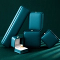 Elegante juego de joyeros verde oscuro con cierre de corona dorada y forro de terciopelo - Azul lago