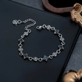 Bracelet vintage en argent S925 avec motifs d'étoiles, fleurs et zircons bleus - Style de Croix en Argent (S742-A)