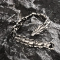 Bracelet à maillons d'os de dragon en argent antique avec fermoir tête de dragon sur roche - Style de Quille (S310-A)