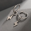 Orecchini a cerchio con pendente a fulmine in acciaio al titanio argento lucido - Forma di Fulmine (Pezzo Singolo) (X110-A)