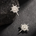 Silberne achtzackige Stern-Magnet-Ohrclips mit glänzenden Zirkonia-Steinen - Silberner Achtstrahliger Stern-Stil (X621-A) / Ein Paar / Silber