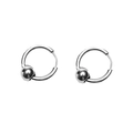 Orecchini a cerchio minimalisti in argento con piccole perline su sfondo bianco puro - Cerchi con Perla Tonda (X180-A)