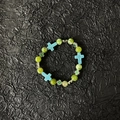 Bracelet croix avec perles en agate verte et pierres de turquoise bleue sur fond noir - Épissage Bleu-Vert (S691-C)