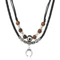Collana etnica retrò intrecciata con perline di legno scuro e ciondolo occhio su bianco - Nero
