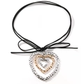 Collana con tre cuori martellati e cordino in velluto nero con elegante fiocco - Nero