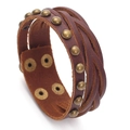 Pulsera multicapa vintage de cuero marrón con remaches de metal punk y cierre de presión - Marrón