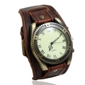 Vintage Armbanduhr aus dunkelbraunem Leder mit Bronzenieten und römischem Zifferblatt - Retro-Braun