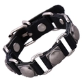 Pulsera punk de cuero genuino negro con remaches de metal vintage sobre fondo blanco puro - Negro