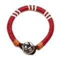 Handgewebtes Lederarmband mit Wachsfaden und Vintage Silberverschluss auf weißem Grund - Rot