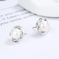 Élégantes boucles d'oreilles en argent sterling 925 et perle avec motif en métal torsadé - Argent 925 / Or Blanc