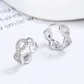 Orecchini a cerchio in argento 925 con simbolo infinito e zirconi bianchi scintillanti - Argento 925 / Oro Bianco