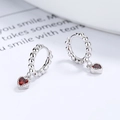Orecchini a cerchio in argento 925 con zirconi rossi a cuore e design a perline - Oro Bianco / Coppia