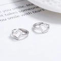 Polierte S925 Sterling Silber hohle Herz Creolen mit praktischem Scharnierverschluss - 925er Silber / Weißgold/Paar