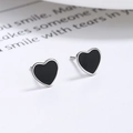 Minimalistische 925er Sterlingsilber schwarze Herz Ohrstecker mit Emaille-Finish Damen - Schwarz Emaille Stil (Silber Verschluss)