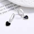 Orecchini a cerchio in argento 925 con pendenti a cuore in smalto nero - Argento 925 / Oro Bianco