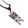 Collier pendentif masque tiki tribal en résine blanche avec cordon noir et perles en bois - Style Sculpté Totem Tiki (SN017)