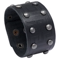 Bracciale largo in pelle punk con doppia fila di rivetti e incisione geometrica - Nero