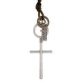 Collana retrò in pelle con ciondoli a croce in lega e piastrine con incisioni - Argento antico