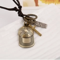 Collier rock en cuir rétro avec casquette vintage, croix et pendentifs gravés - Bronze