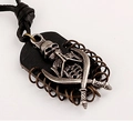 Collana punk pirata con teschio e sciabole su cuoio nero in argento anticato - Nero