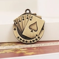 Colgante vintage de aleación bronce poker royal flush con los cuatro palos de cartas - Bronce