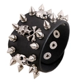 Pulsera punk de cuero con pinchos metálicos plateados y detalle de calavera - Remache de Calavera Negra (P01616)